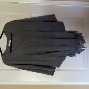 Like new Velvet by Graham & Spencer cashmere Trinity fringed poncho-sweater sz L